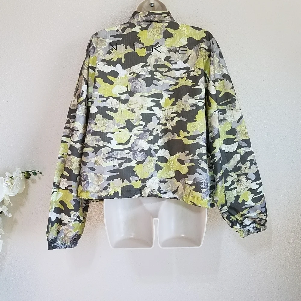 Nike Women's Sportswear Woven Windbreaker Jacket